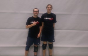 Das Bild zeigt VolleyballFREAK Steffen mit dem Interviewpartner Konstantin Wechsler