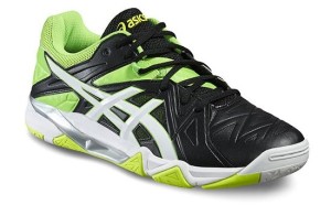 Das Bild zeigt den Grün schwarz weißen Volleyballschuh Gel Sensei 6 von Asics.