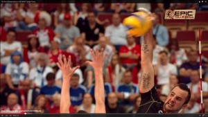 Das Bild zeigt einen Screenshot aus dem Video The best volleyball players in the world: György Grozer. Hier greift Grozer gerade über die 4 an.