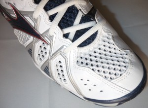 Das Bild zeigt die Airmesh-Technologie am Volleyballschuh Mizuno Wave Tornado 9 Mid in weiß