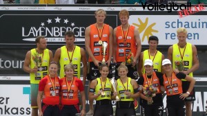 Das Bild zeigt die Siegerteams von der Smart-Beach-Tour 2015 in Binz. Bergmann/Harms, Popp/Andrae, Holler/Schröder, Gernert/Krebs, Schillerwein/Tillmann, Mersmann/Schenider
