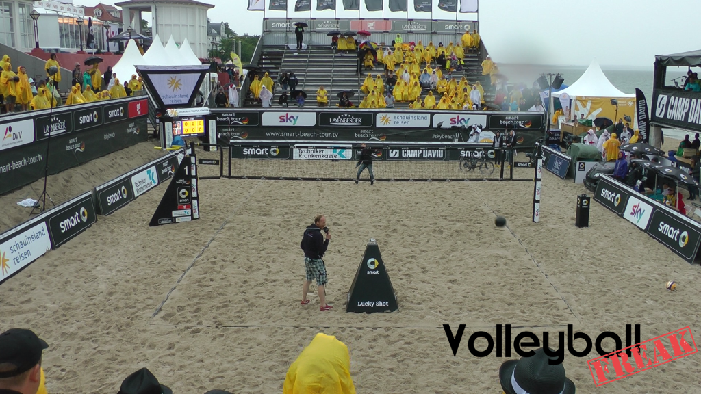 Das Bild zeigt ein Zuschauer beim Lucky-Shot auf der Smart-Beach-Tour 2015 in Binz