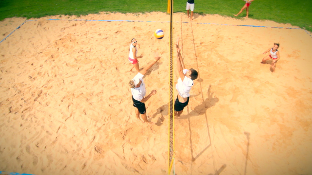 Das Bild zeigt Spielszene aus der Beachvolleyball-Training-DVD von Max Hauser