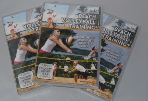 Das Bild zeigt 3 Beachvolleyball-Training-DVDs von Max Hauser