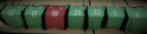 Das Foto zeigt 7 Volleyball Triktos von Erima in grün und schwarz!