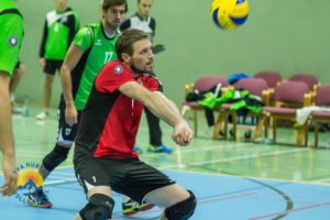 Das untere Zuspiel im Volleyball wird auch als Baggern bezeichnet.