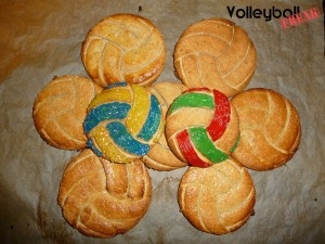 Das Bild zeigt Volleyball Cookie im Molten und Mikasa Stil