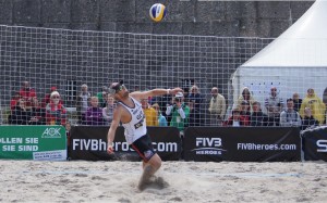 Das Foto zeigt Julius Brink beim Grand Slam 2012 in Berlin
