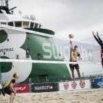 Das zeigt Beachvolleyballprofi Jonathan Erdmann beim Angriff in Stavanger 2015.