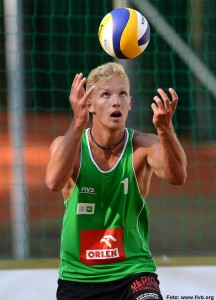 Das Foto zeigt Beachvolleyballer und Blockspieler Tim Holler auf der FIVB World Tour