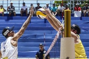 Das Foto zeigt einen Monsterblock von Sebastian Fuchs auf der FIVB World Tour