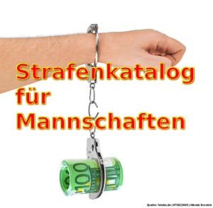 Das Bild zeigt eine Hand mit Handschellen. Am anderen Ende ist ein Bündel mit 100 Euro scheinen eingerollt. Es symbolisiert die Geldstrafen für die Sanktionen.