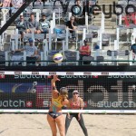 Katrin Holtwick mit dem Angriff beim FIVB Beachvolleyball Major Hamburg 2016