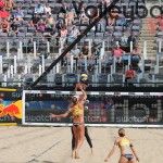 Das Foto zeigt den Shot von Ilka Semmler gegen Kanada beim FIVB Beachvolleyball Major Hamburg 2016