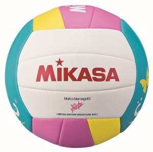 Das Foto zeigt den Mikasa Marta Menegatti Limited Edition VMT5 Beachvolleyball