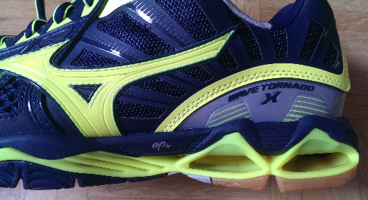 Terugroepen Top Mortal MIZUNO WAVE TORNADO X Volleyballschuh Test