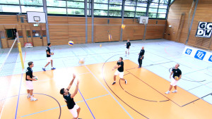 Das Foto zeigt die Dankeball / Abwehrball Szene aus der Volleyballtrainings DVD von Max Hauser