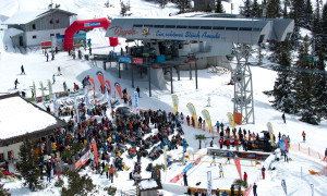 Das Foto zeigt das erste Snow Volleyball Turnier in Wagrain