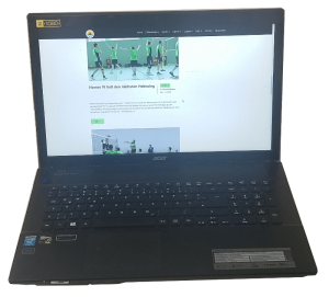 Das Foto zeigt einen Laptop mit einer Webseite voll Volleyball Spielberichte!