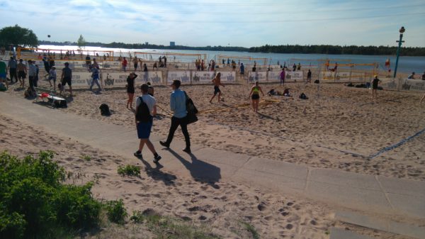 Beachvolleyball am Hietsu Beach wird umgebaut für Damen.