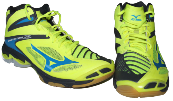 Das Foto zeigt ein Paar Volleyballschuhe Wave Lightning Z3 von Mizuno in den Farben Safety Yellow/Atomic Blue/Dark Shadow