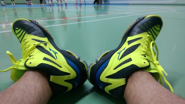 Das Foto zeigt den Volleyballschuh Wave Lightning Z3 im Training