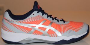 Das Foto zeigt den Asics Elite FF Women von außen