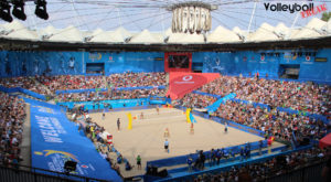 das Foto zeigt das volle Stadion am Rotherbaum während des Beachvolleyball World Tour Finale 2018