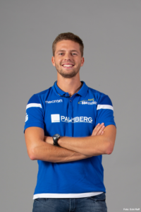 Das Foto zeigt Volleyballtrainer Paul Sens im T-Shirt des SSC Palmberg Schwerin