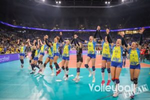 Das Team vom SCC Palmberg Schwerin jubelt nach dem Sieg über MTV Stuttgart im DVV-Pokalfinale 2019