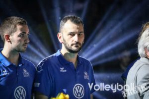 Das Foto zeigt Ioannis Athanasopoulos bei der Siegerehrung im DVV-Pokalfinale 2019