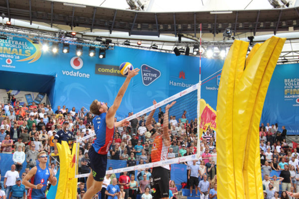 Das Foto zeigt Andy Mol beim Cutshot auf dem World Tour Final in Hamburg 2018