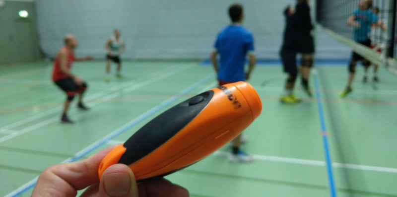 VolleyballFREAK Gadget Test: Elektrische Pfeife im Volleyballtraining