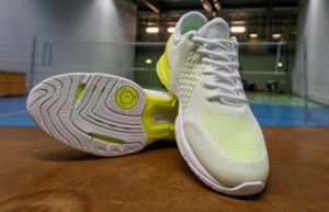 Das Foto zeigt den Volleyballschuh Hummel Aerocharge STZ