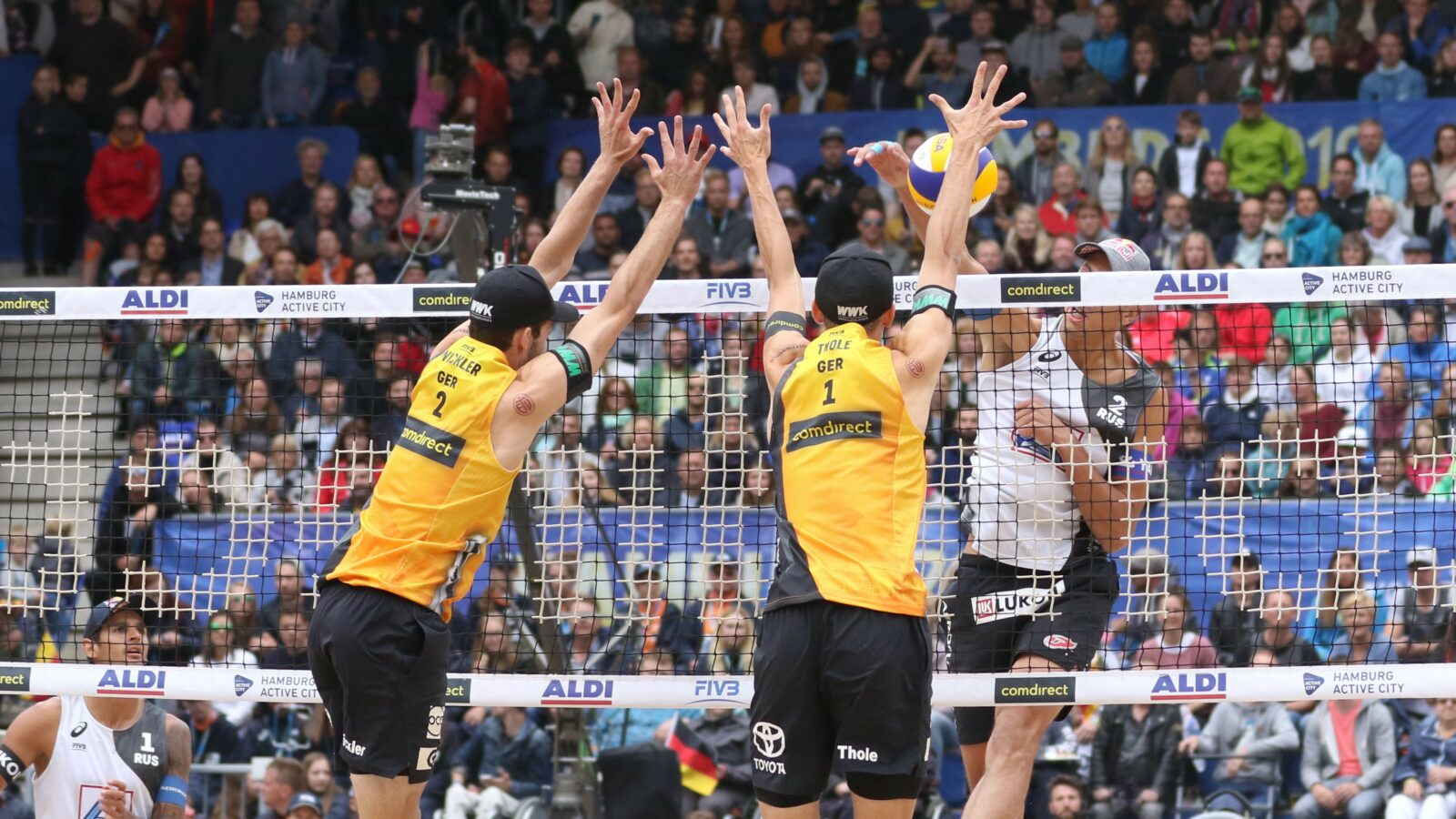 Wenn's mal eng wird - dann spielt einfach mal "anders"... Foto: Volleyballfreak