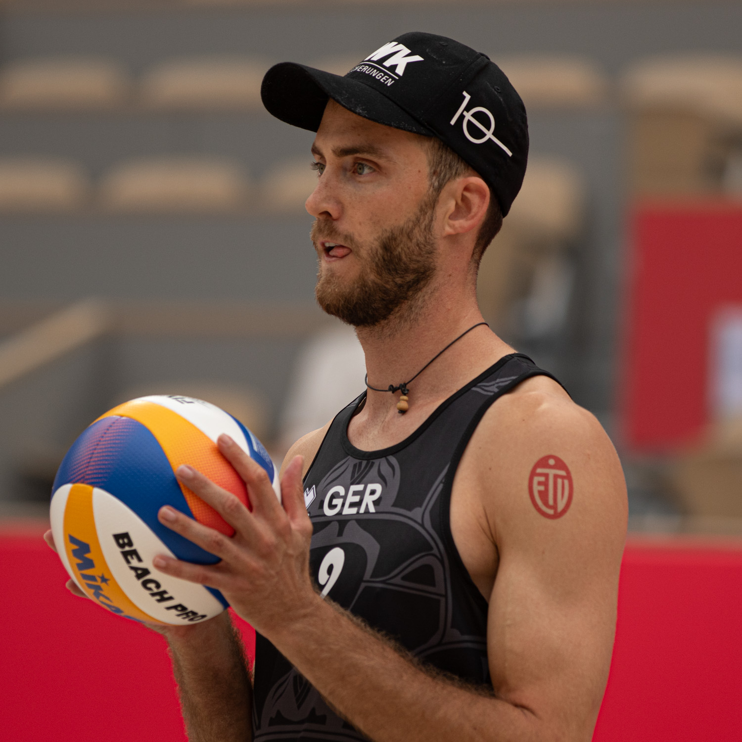 Mach es wie Clemens Wickler: Volle Konzentration beim Aufschlag. Foto: Volleyballfreak