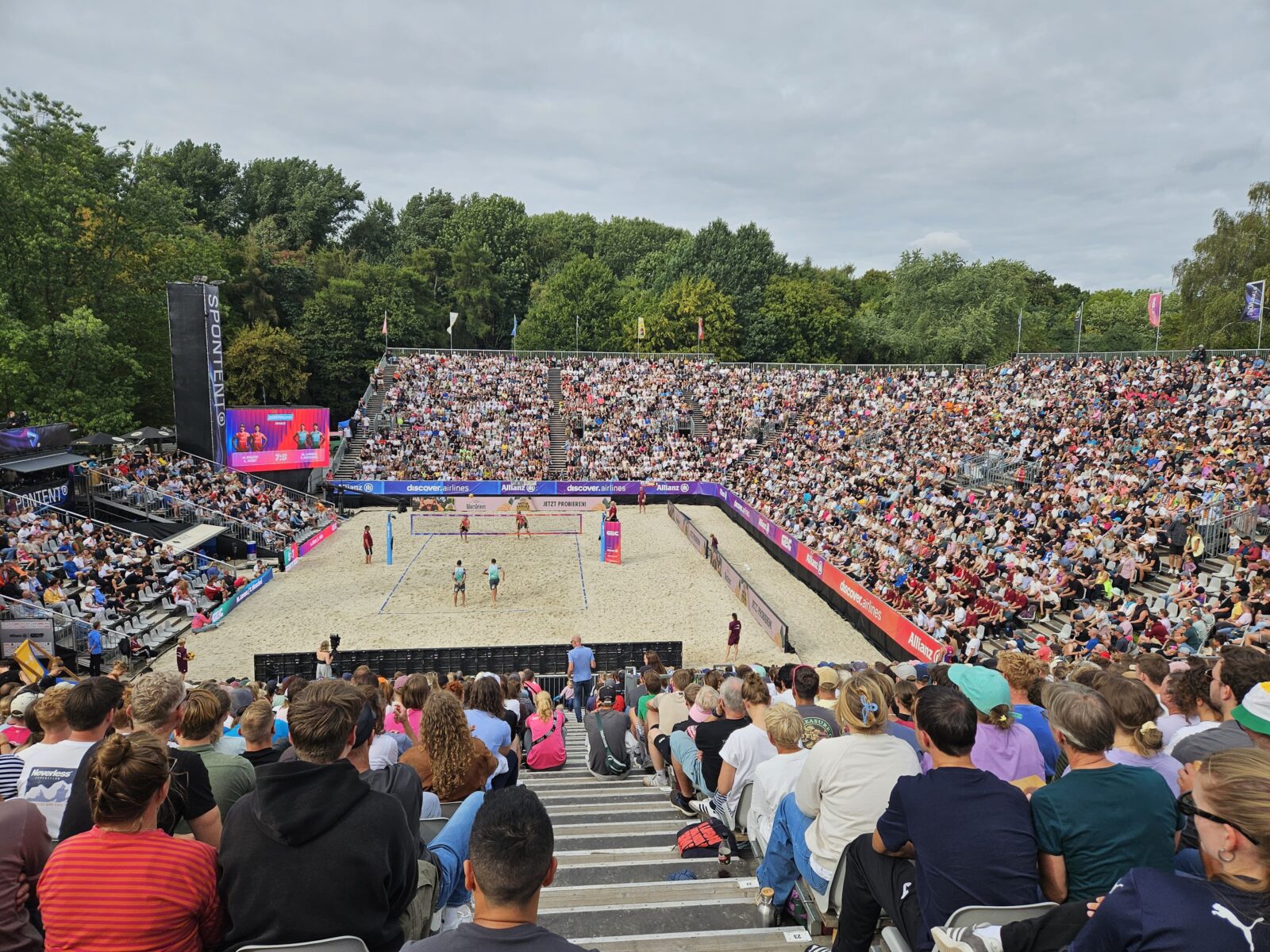 Rappelvoller Center Court am Finalwochenende bei der Premiere in Dortmund. Foto: Volleyballfreak